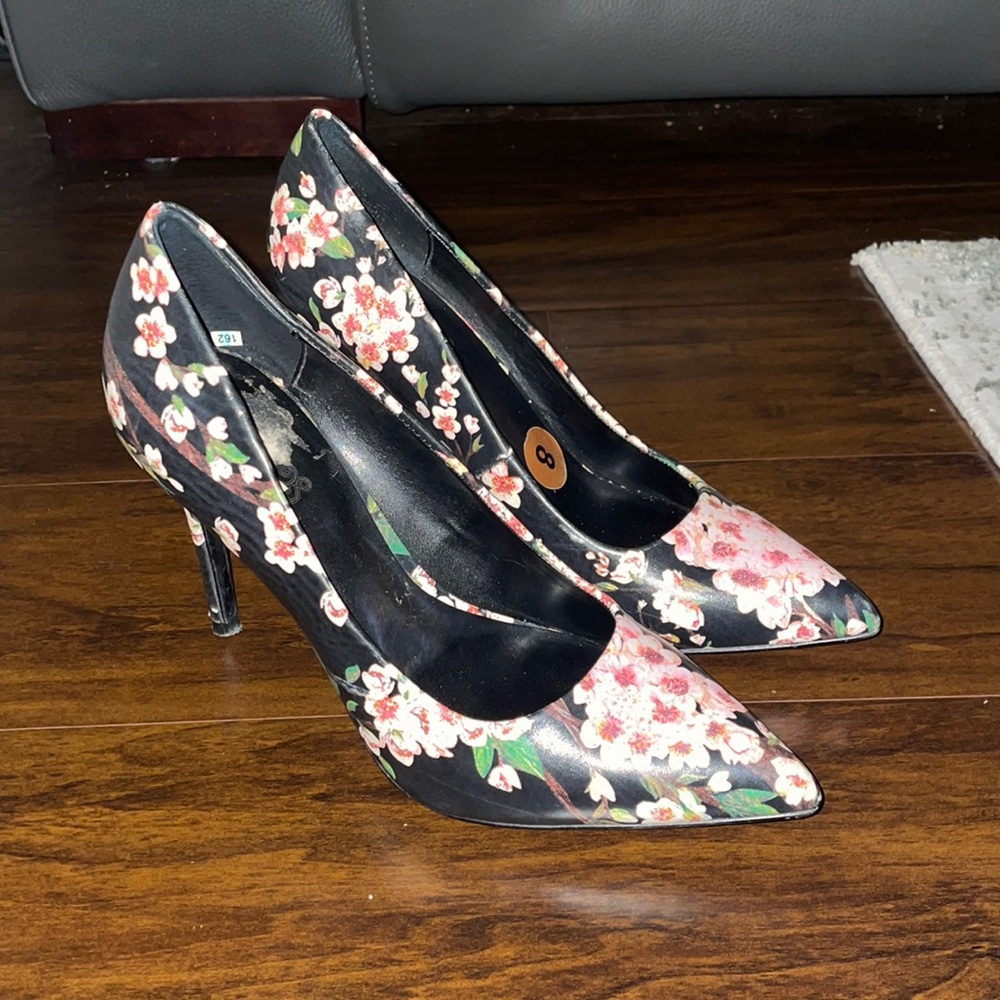 Flower high heels, Carlos santana